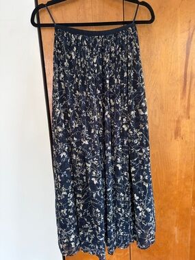 Uniqlo Women's Navy Floral Pleated Midi Skirt